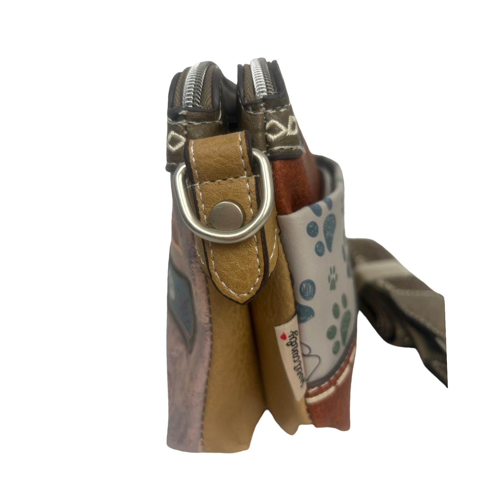 Geanta crossbody  cu 2 compartimente principale .