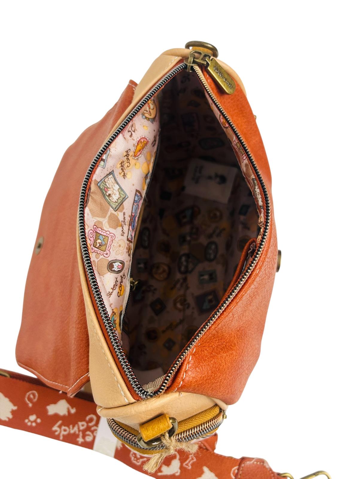 Geanta crossbody cu 3 buzunare exterioare .