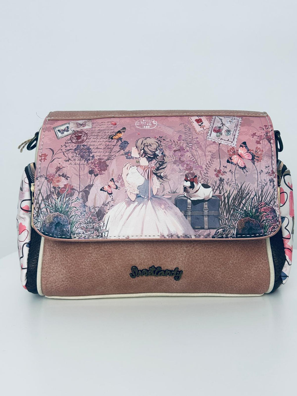 Geanta crossbody cu 3 buzunare exterioare cu fermoar.
