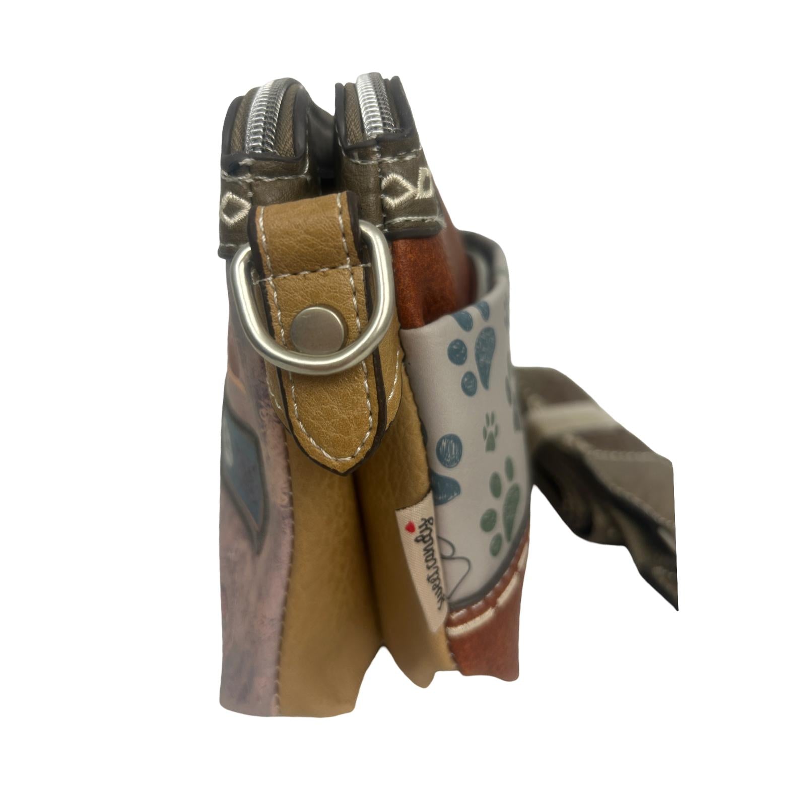 Geanta crossbody  cu 2 compartimente principale .