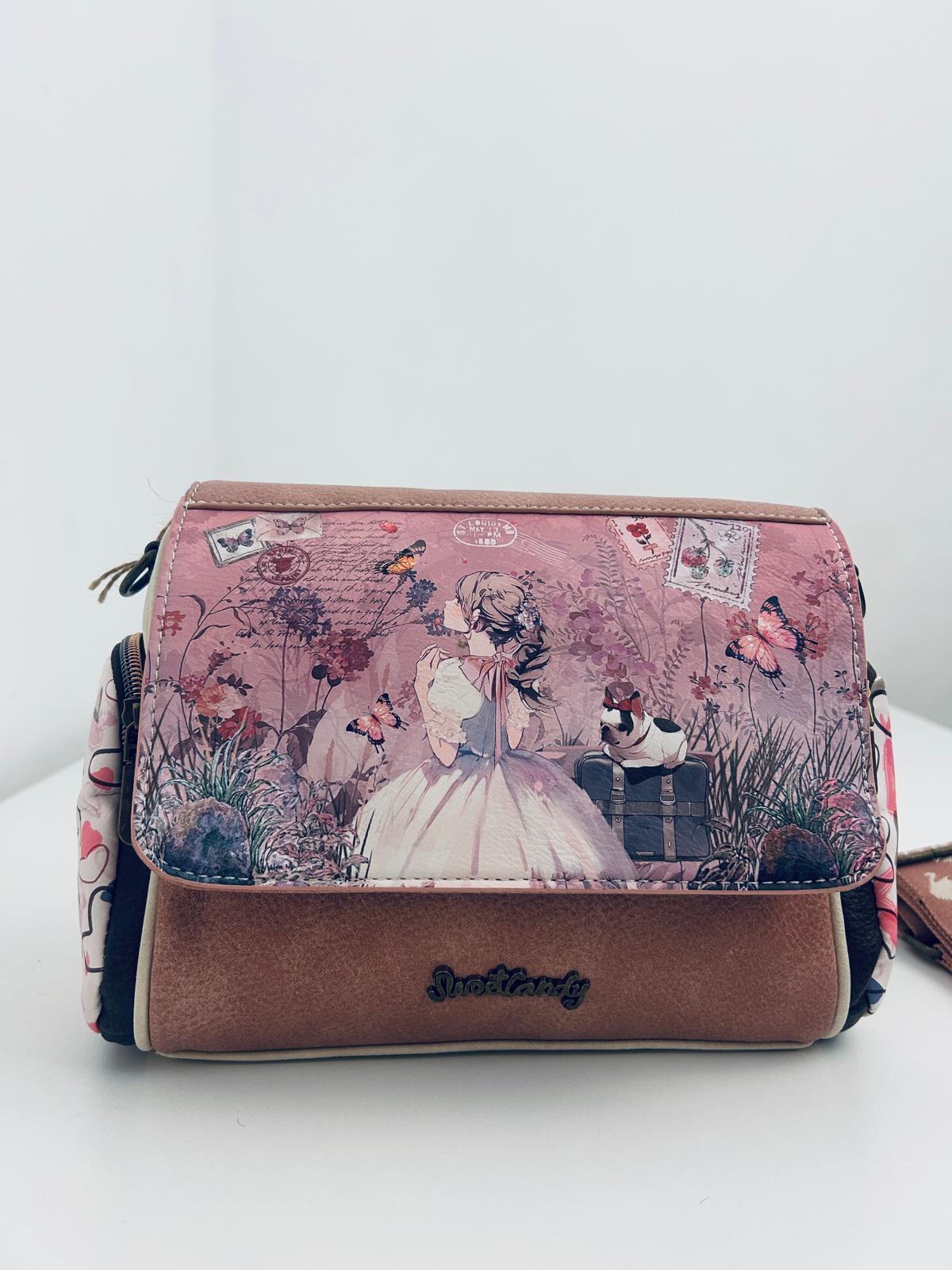 Geanta crossbody cu 3 buzunare exterioare cu fermoar.