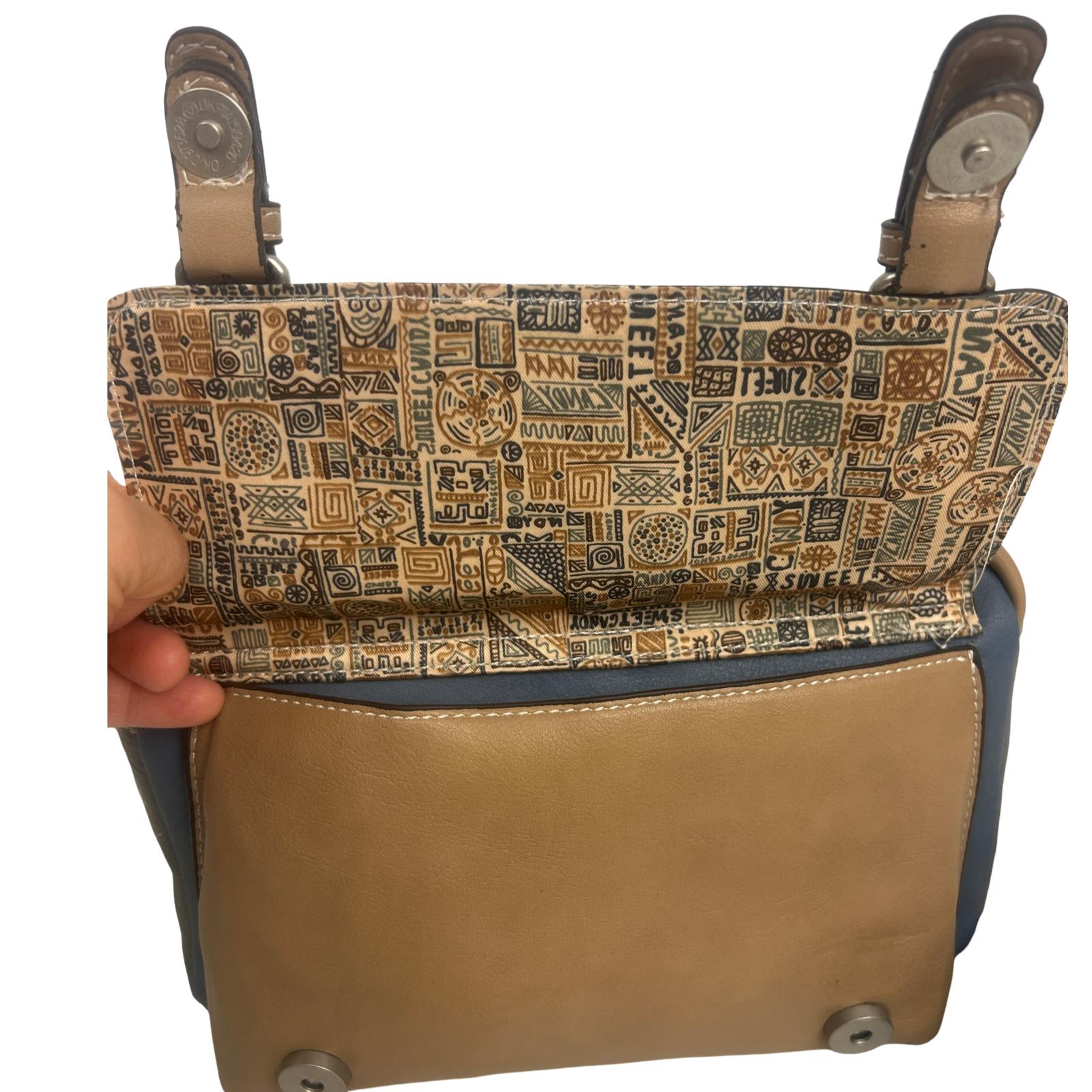 Geantă crossbody cu buzunar spate.