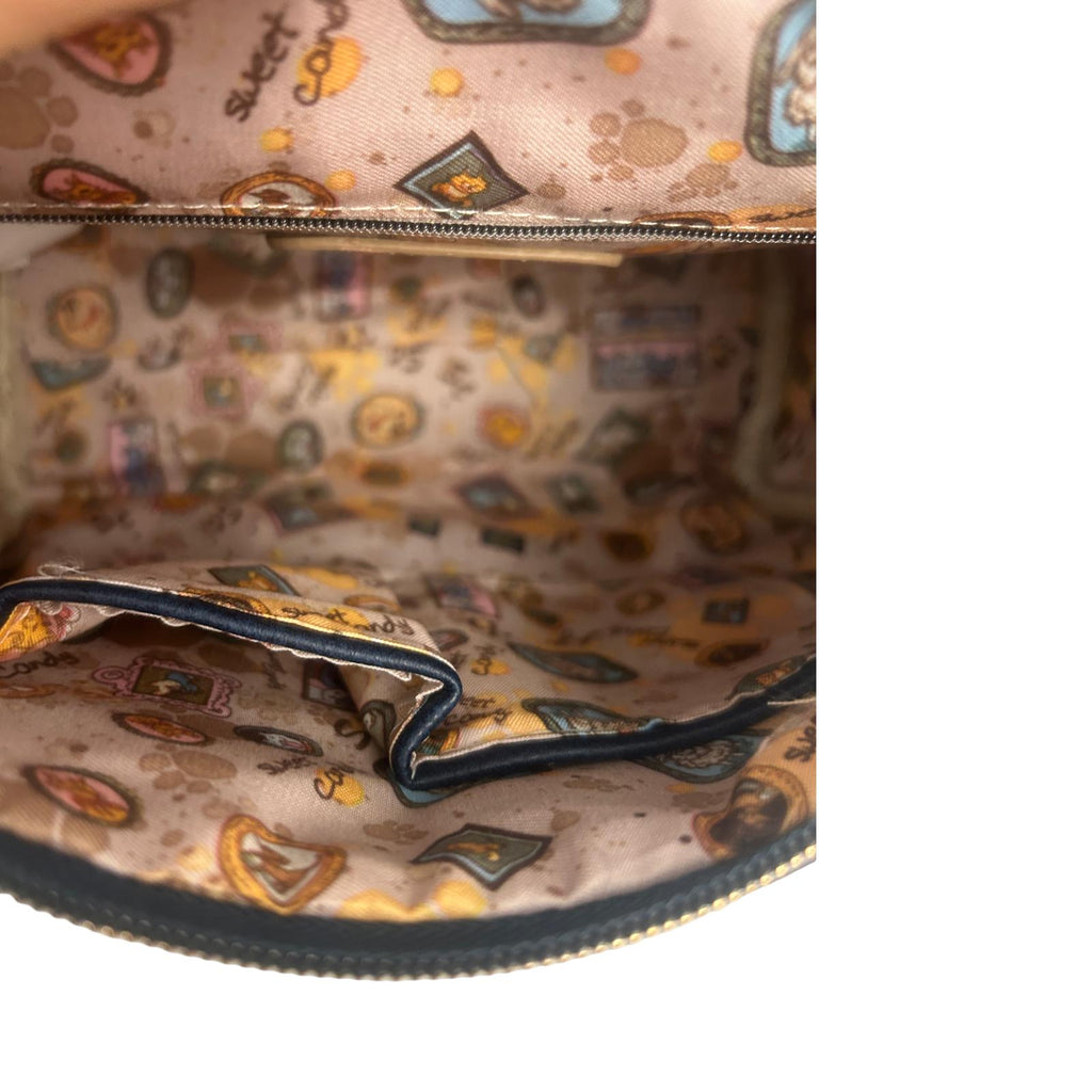 Geanta crossbody cu 3 buzunare exterioare cu fermoar .